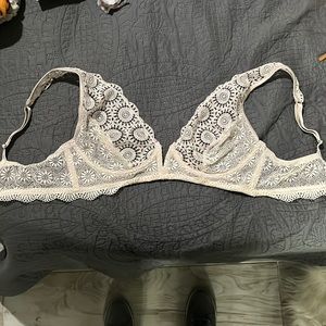 Beautiful European lace bra 38B perfect condition.